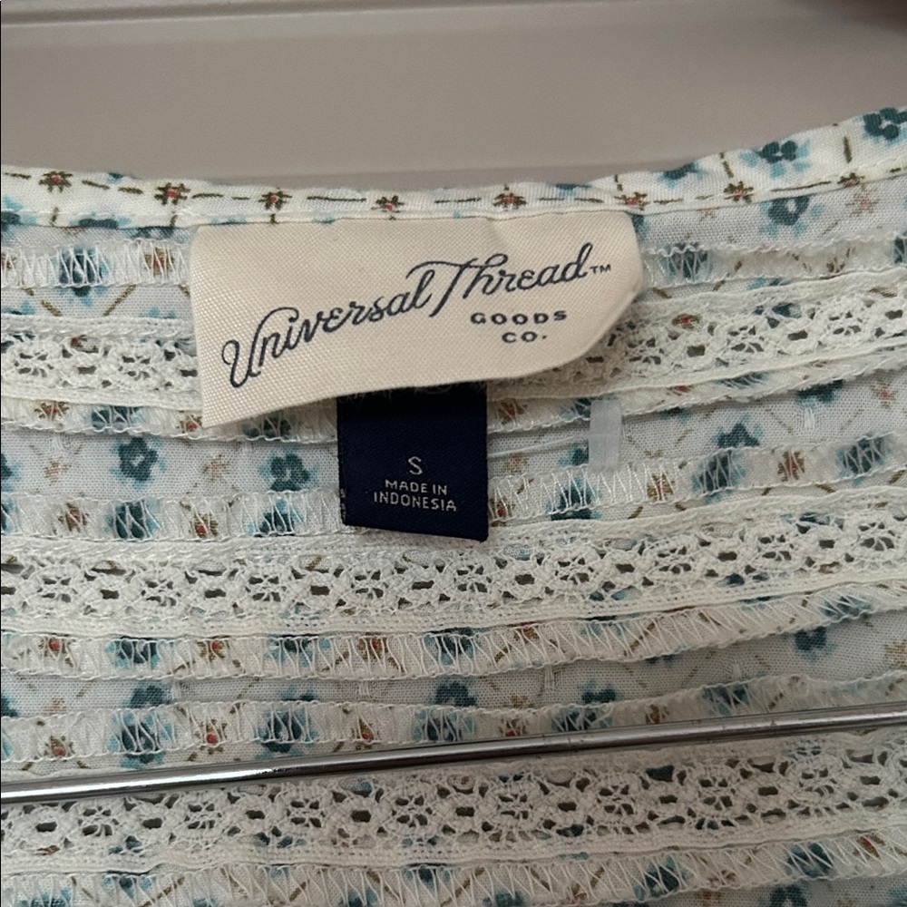 Universal Thread White and Blue Patterned Blouse - Picture 3 of 13